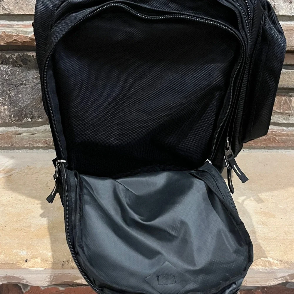 Gears Canada Black Motorcycle Tank Convertible Bag